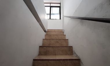 Rumah Cantik Pagar di Joyosuran Tengah Kota Solo