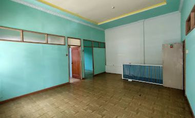 Rumah PUSAT Kota daerah Jendral Urip (Matahari Mall) 2 Lantai -4 Kamar