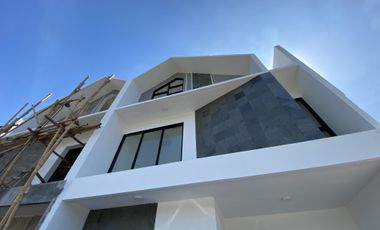 Rumah 2 Lantai Minimalis Modern Dekat UNS & Solo Safari