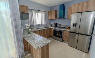 CASA EN VENTA EN PLAYA DEL CARMEN 3 HABITACIONES CON GYM, CASA CLUB ALBERCA, AREA GRILL