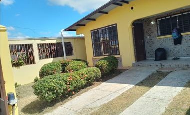 SEA CONFIABLE VENDE CASA EN URBANIZACION PARQUE DEL OESTE