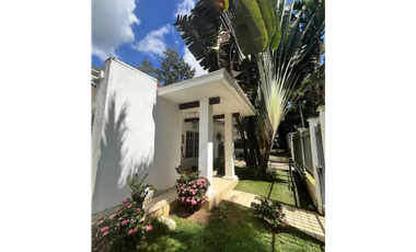 LLANOS DE CURUNDU / 300M2 / 4 HABITACION + SERVICIO / PATIO