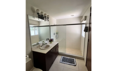 LLANOS DE CURUNDU / 300M2 / 4 HABITACION + SERVICIO / PATIO