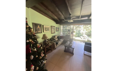 LLANOS DE CURUNDU / 300M2 / 4 HABITACION + SERVICIO / PATIO