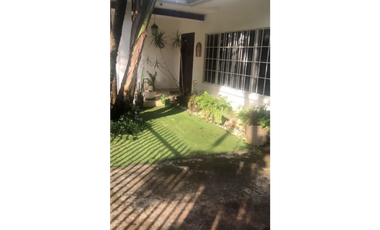 LLANOS DE CURUNDU / 300M2 / 4 HABITACION + SERVICIO / PATIO