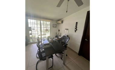 LLANOS DE CURUNDU / 300M2 / 4 HABITACION + SERVICIO / PATIO