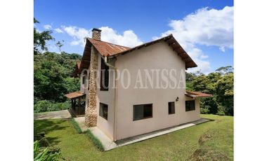 Se Vende Hermosa Casa en Altos del Maria