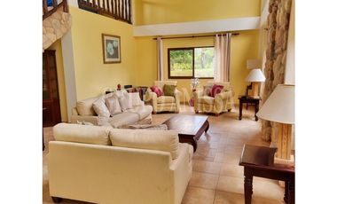 Se Vende Hermosa Casa en Altos del Maria