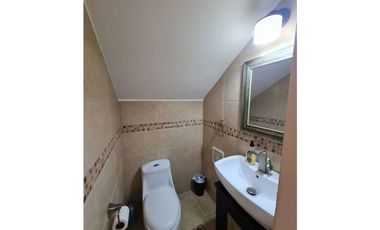 En venta casa remodelada en Albrook