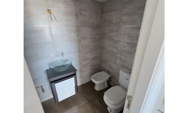 3 Ambientes al frente c/cochera