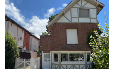 CHALET PH AMOBLADO CON COCHERA - PINAMAR