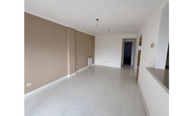 2 Ambientes con cochera descubierta