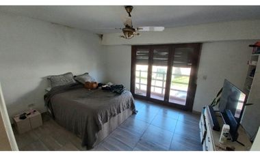 Casa-Chalet de 5 amb. sobre lote de 201 m² totales. Cel: 223542----