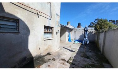 Casa-Chalet de 5 amb. sobre lote de 201 m² totales. Cel: 223542----