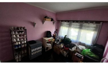 Casa-Chalet de 5 amb. sobre lote de 201 m² totales. Cel: 223542----