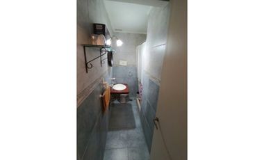 Casa-Chalet de 5 amb. sobre lote de 201 m² totales. Cel: 223542----