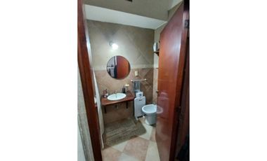 Casa-Chalet de 5 amb. sobre lote de 201 m² totales. Cel: 223542----