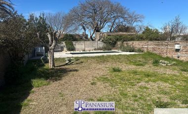 Casa en venta c/ cochera en 9 de Julio