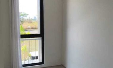 Disewakan rumah royal residence Wiyung Surabaya barat 3 lantai