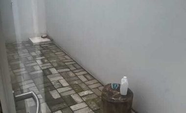 Disewakan rumah royal residence Wiyung Surabaya barat 3 lantai