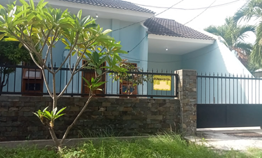 Rumah Pojok, Besar siap Huni, Perum Puri Indah, Sidoarjo Kota