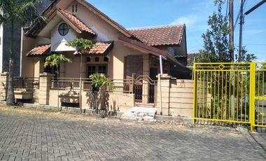 Rumah Pojok/Hook besar dan Bagus, Perum Pondok Mutiara, Sidoarjo Kota