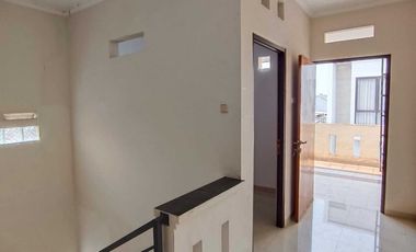 Disewakan rumah siap huni 3 lantai di tj duren jakbar