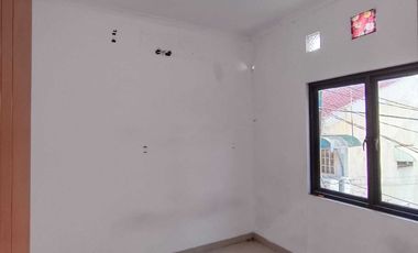 Disewakan rumah siap huni 3 lantai di tj duren jakbar