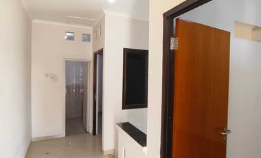 Disewakan rumah siap huni 3 lantai di tj duren jakbar