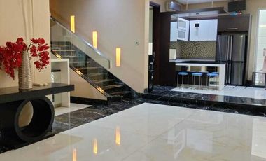 Rumah 2 Lantai Bagus Furnished di Graha Famili Siap Huni