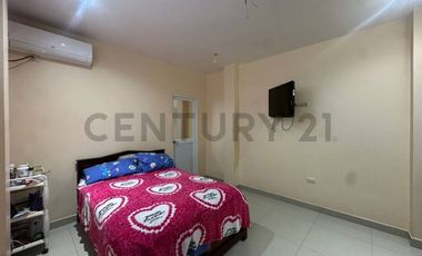House with apartments and a suite for sale, South Guayaquil