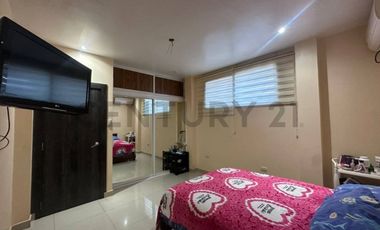 House with apartments and a suite for sale, South Guayaquil