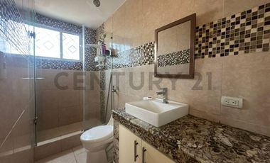 House with apartments and a suite for sale, South Guayaquil