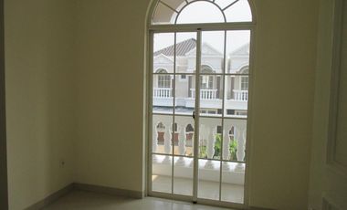 Disewakan Rumah Green Lake City EUROPE - Uk.8x20m, Rp.90jt/th