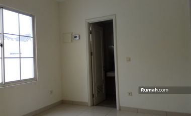 Disewakan Rumah Green Lake City EUROPE - Uk.8x20m, Rp.90jt/th