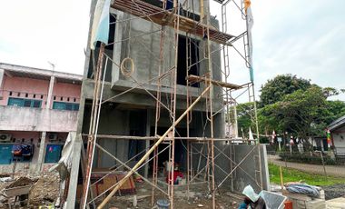 Rumah 2 lantai model Skandinavian cibubur jakarta timur