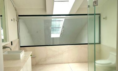 Renta departamento PH en Polanco con terraza y balcones.