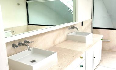 Renta departamento PH en Polanco con terraza y balcones.