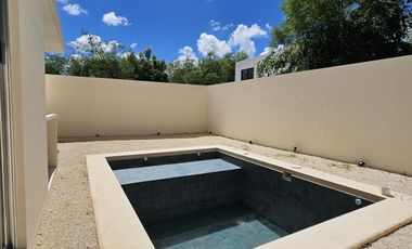 CASA EN VENTA EQUIPADA EN PRIVADA AL NORTE DE MÉRIDA, CHOLUL