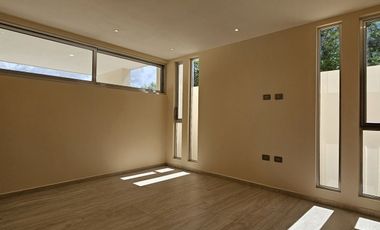 CASA EN VENTA EQUIPADA EN PRIVADA AL NORTE DE MÉRIDA, CHOLUL