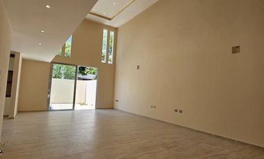 CASA EN VENTA EQUIPADA EN PRIVADA AL NORTE DE MÉRIDA, CHOLUL