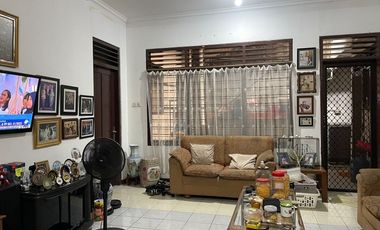 Dijual Rumah Asri dan Nyaman di Tebet Barat