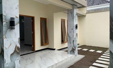 Rumah Mewah Baru Dekat RS Dr Oen Solo Baru