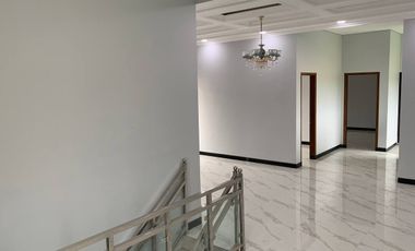 Rumah Mewah Baru Dekat RS Dr Oen Solo Baru