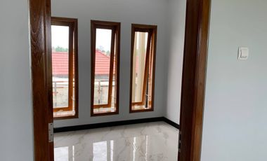 Rumah Mewah Baru Dekat RS Dr Oen Solo Baru