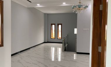 Rumah Mewah Baru Dekat RS Dr Oen Solo Baru