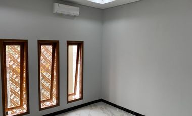 Rumah Mewah Baru Dekat RS Dr Oen Solo Baru