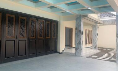 Rumah Mewah Baru Dekat RS Dr Oen Solo Baru