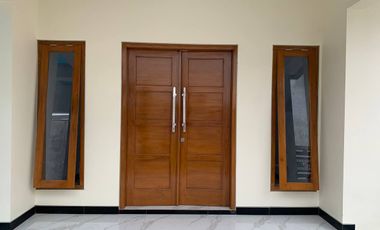 Rumah Mewah Baru Dekat RS Dr Oen Solo Baru