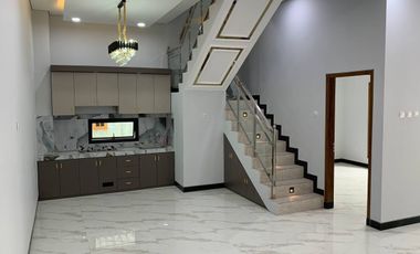 Rumah Mewah Baru Dekat RS Dr Oen Solo Baru